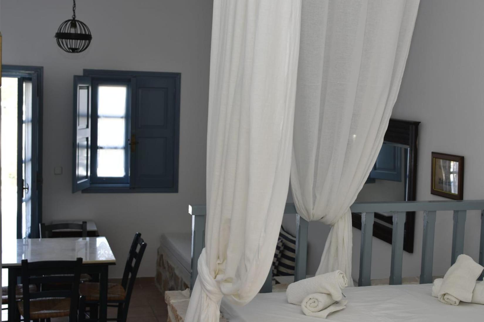 Cute Seafront Escape For 3 *