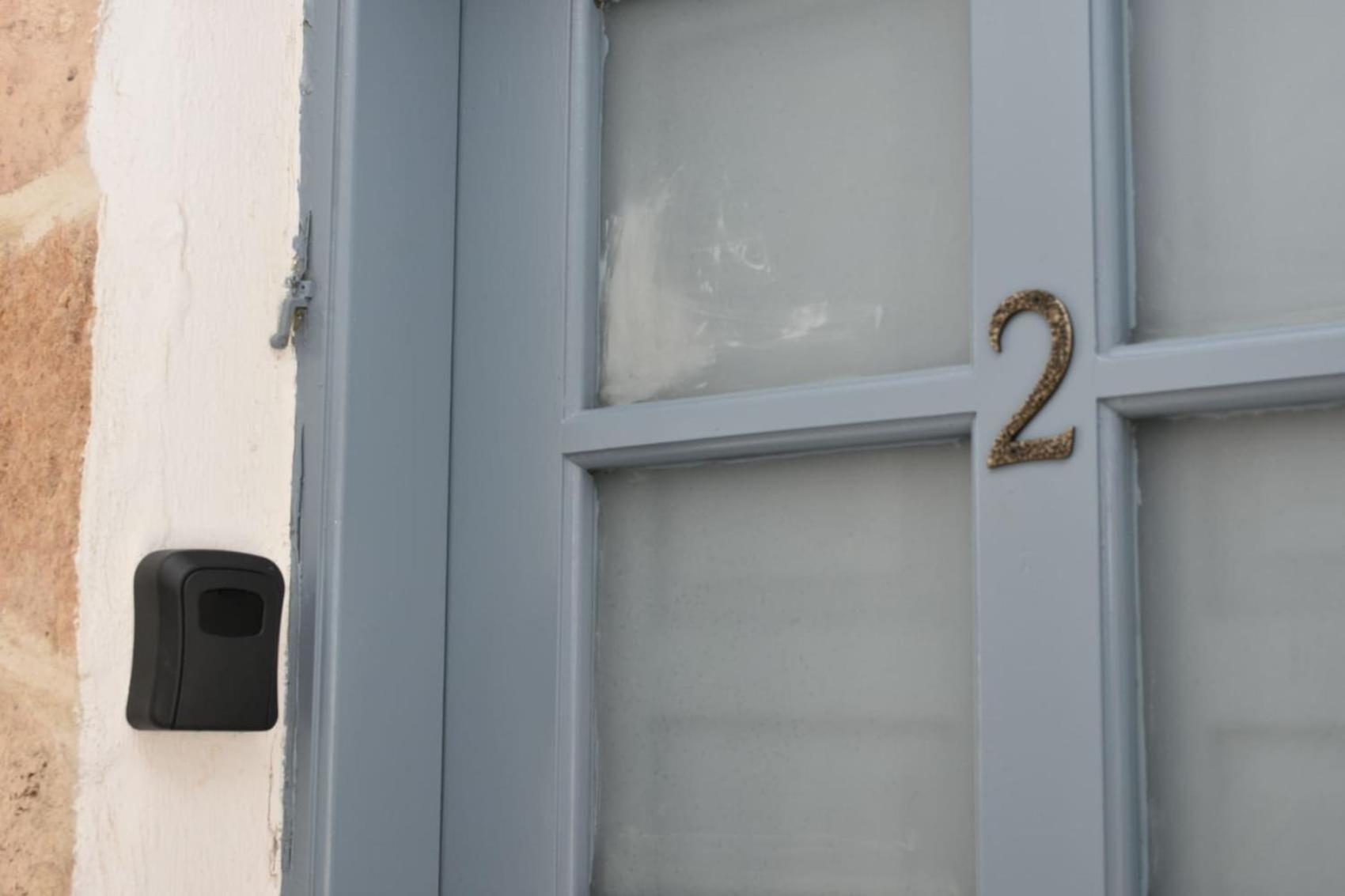Apartment Cute Seafront Escape For 3 *