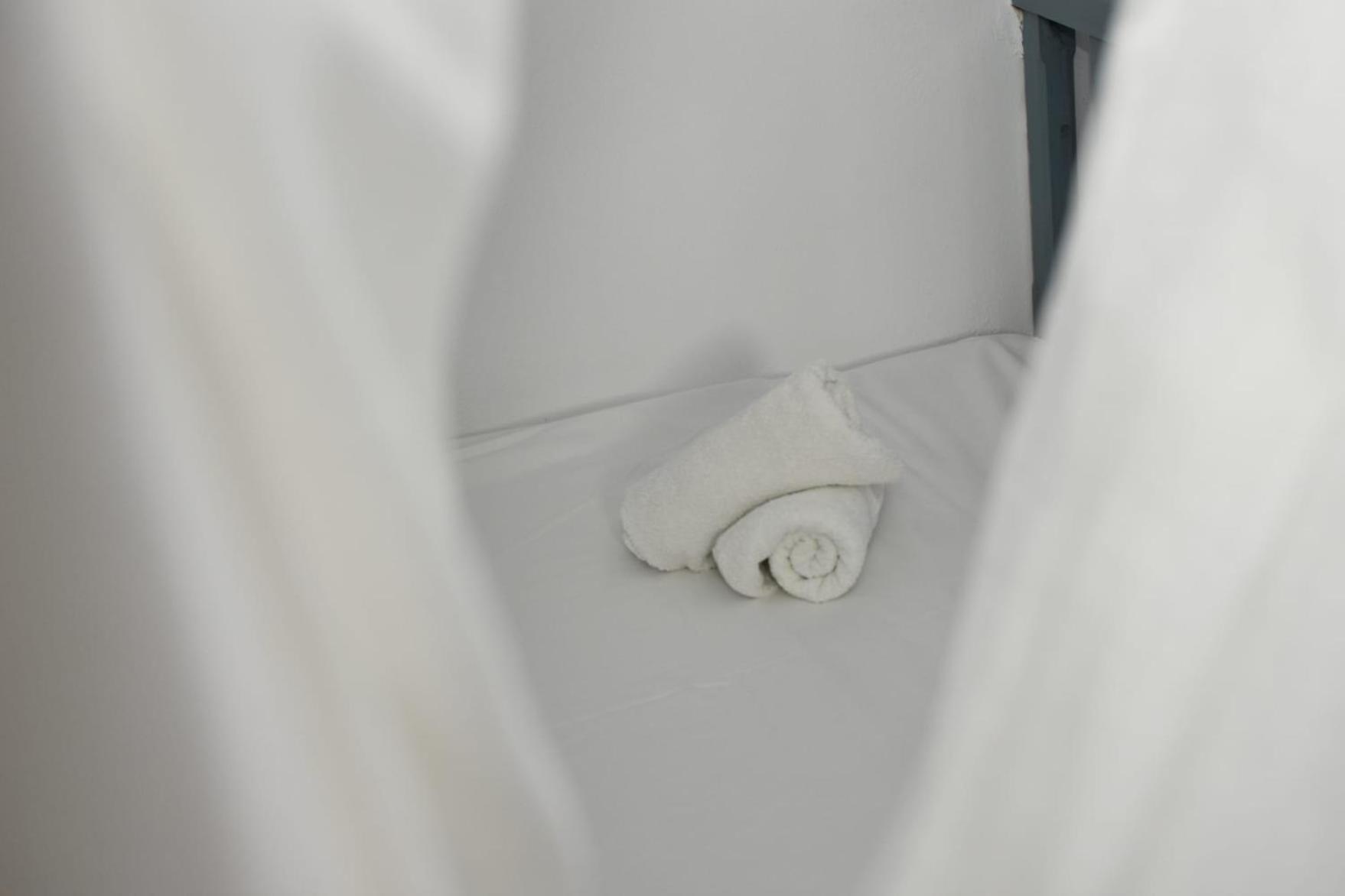 Apartment Cute Seafront Escape For 3 *