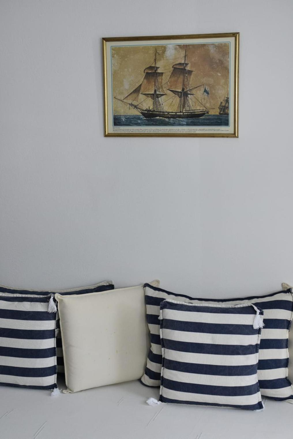 Apartment Cute Seafront Escape For 3 *