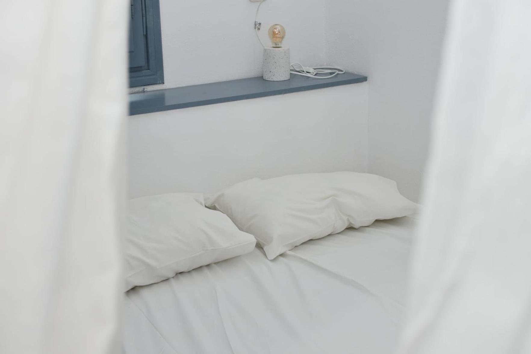 Cute Seafront Escape For 3 *