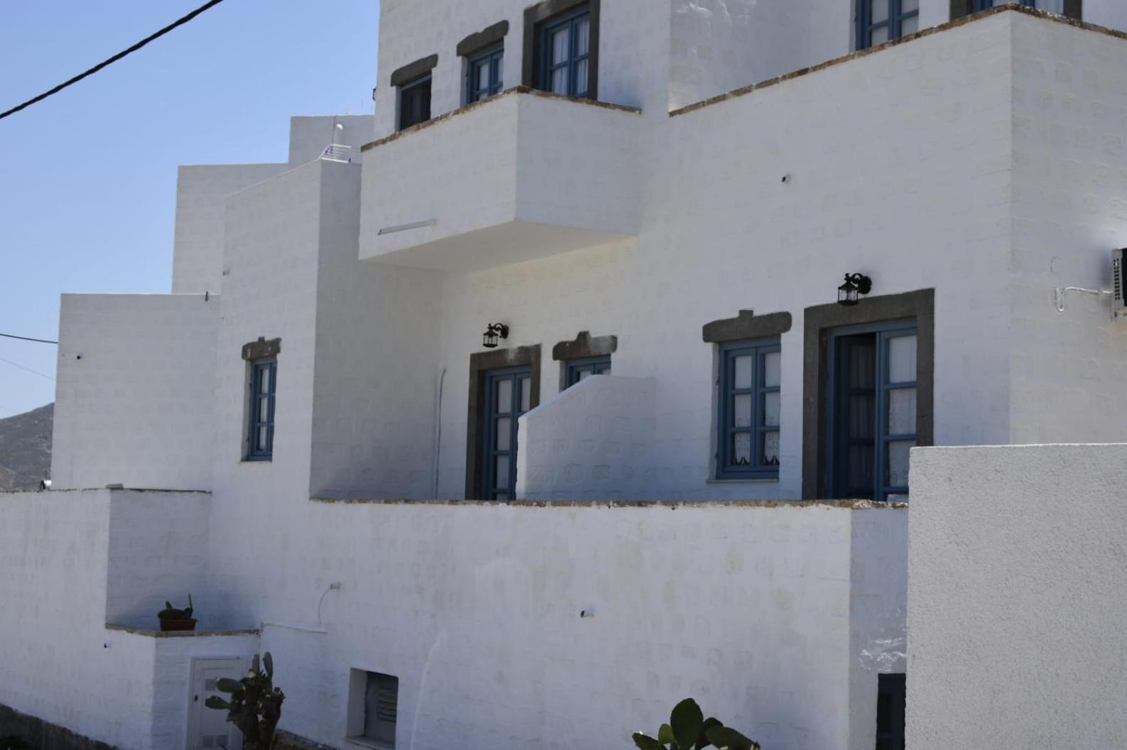 Cute Seafront Escape For 3 *