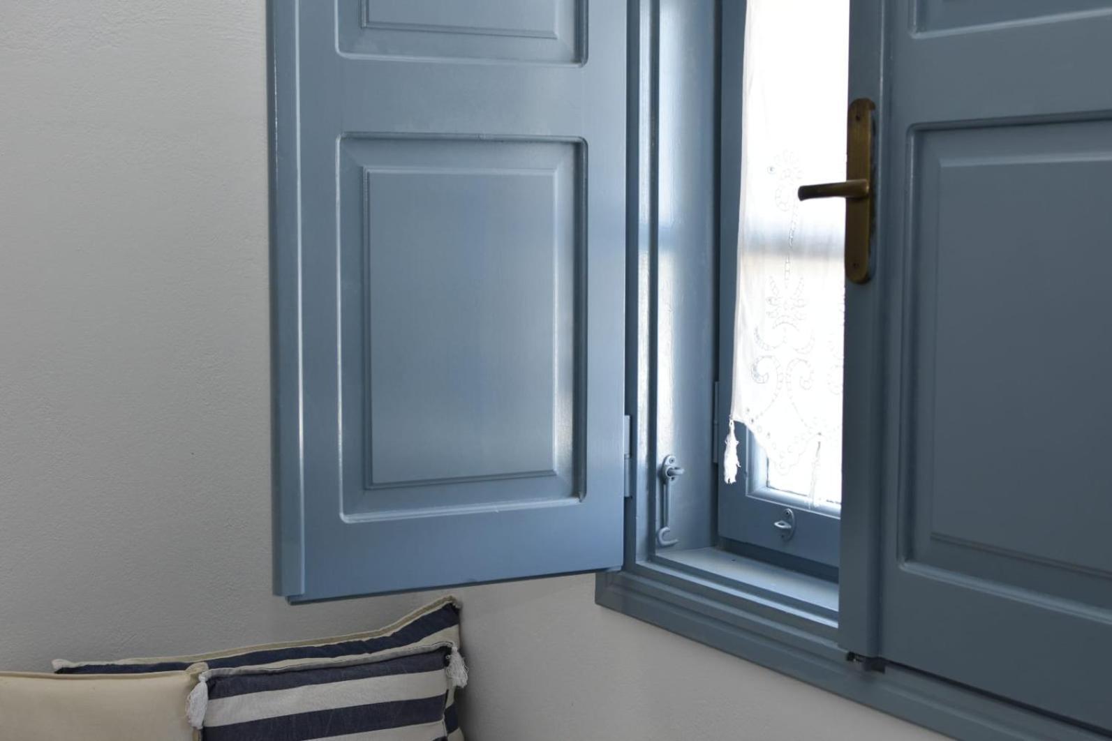 Cute Seafront Escape For 3