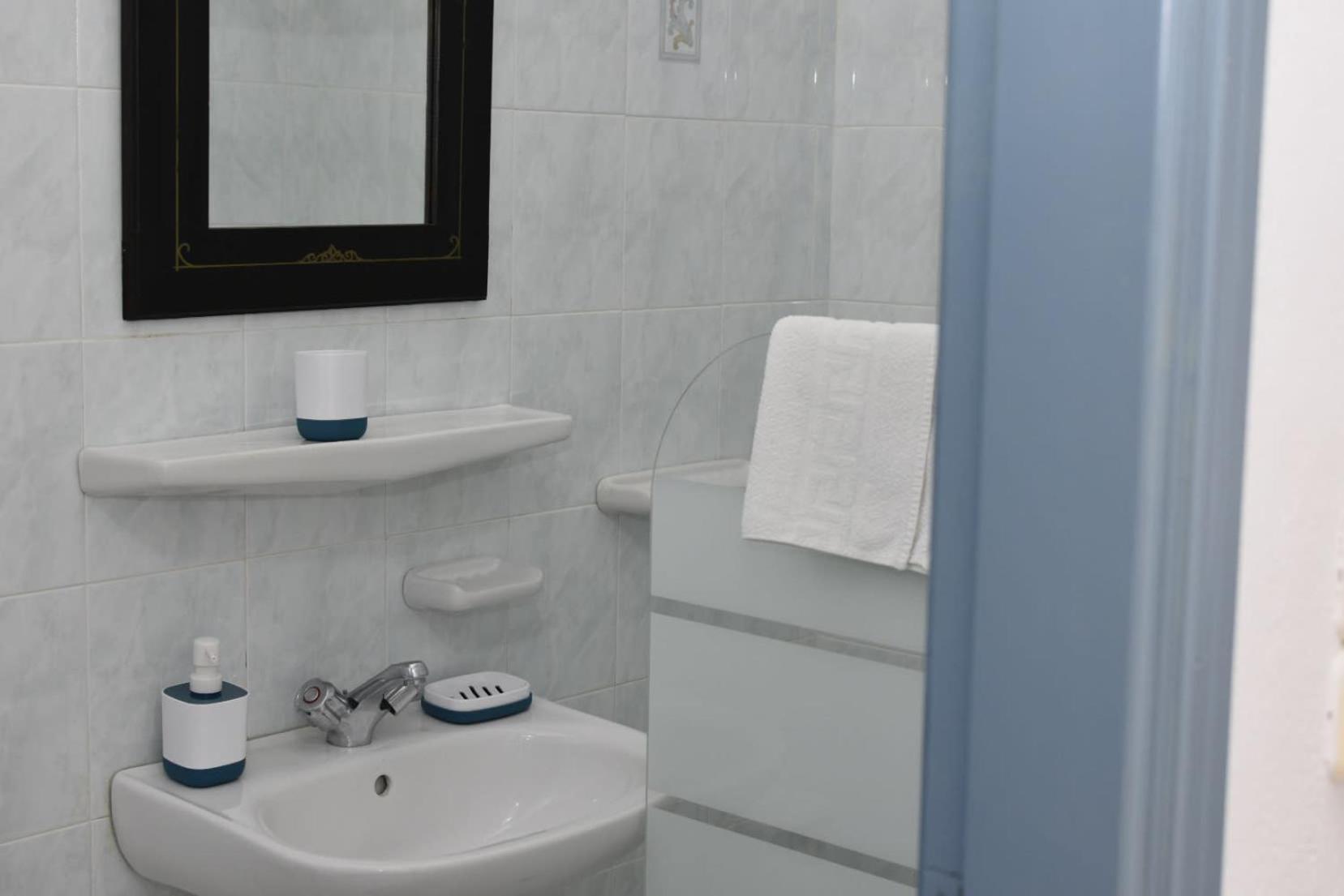 Cute Seafront Escape For 3 Apartment *
