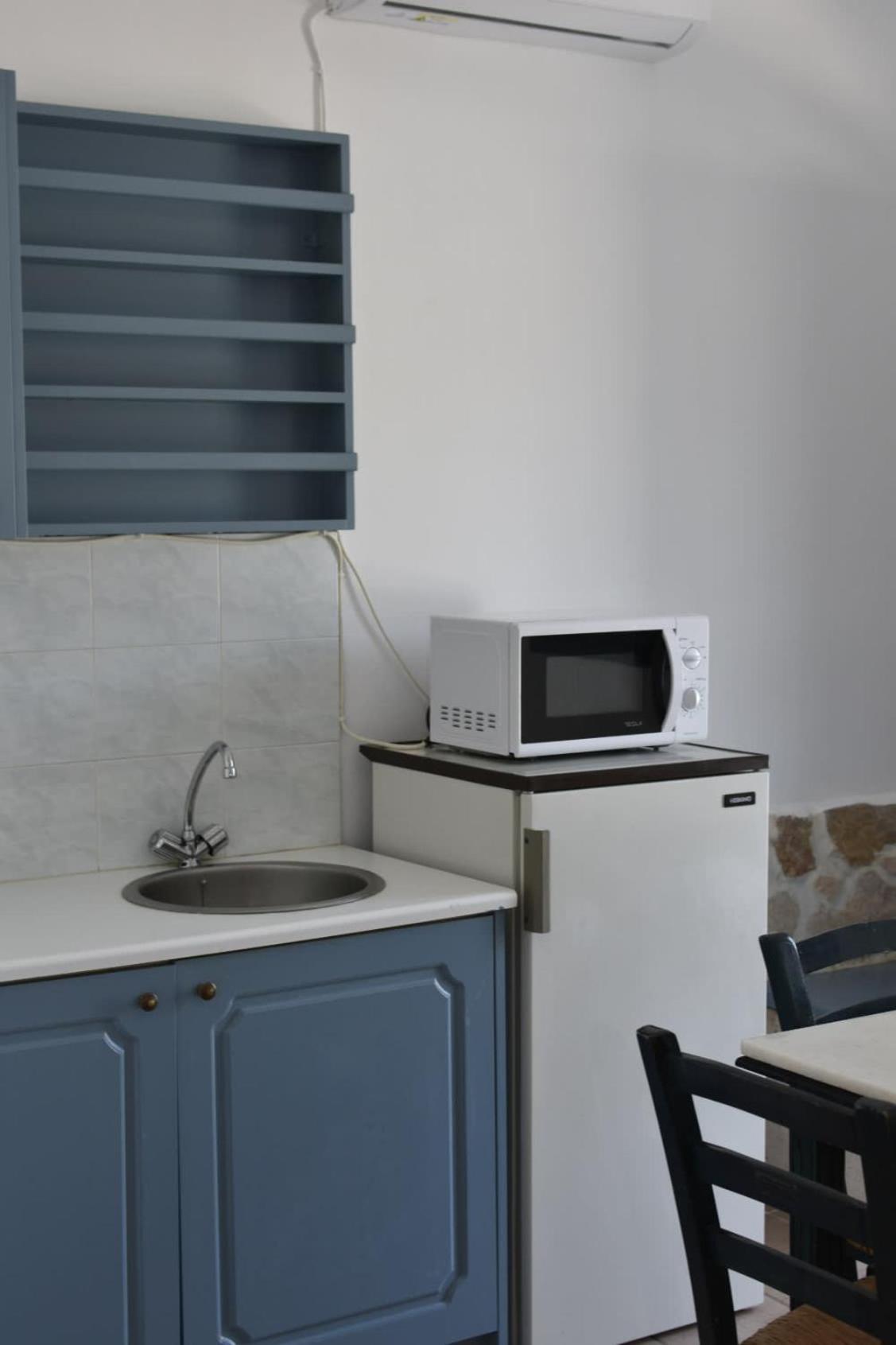 Cute Seafront Escape For 3 *
