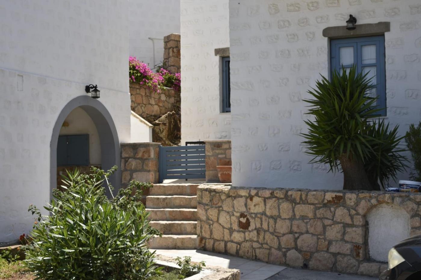 Cute Seafront Escape For 3
