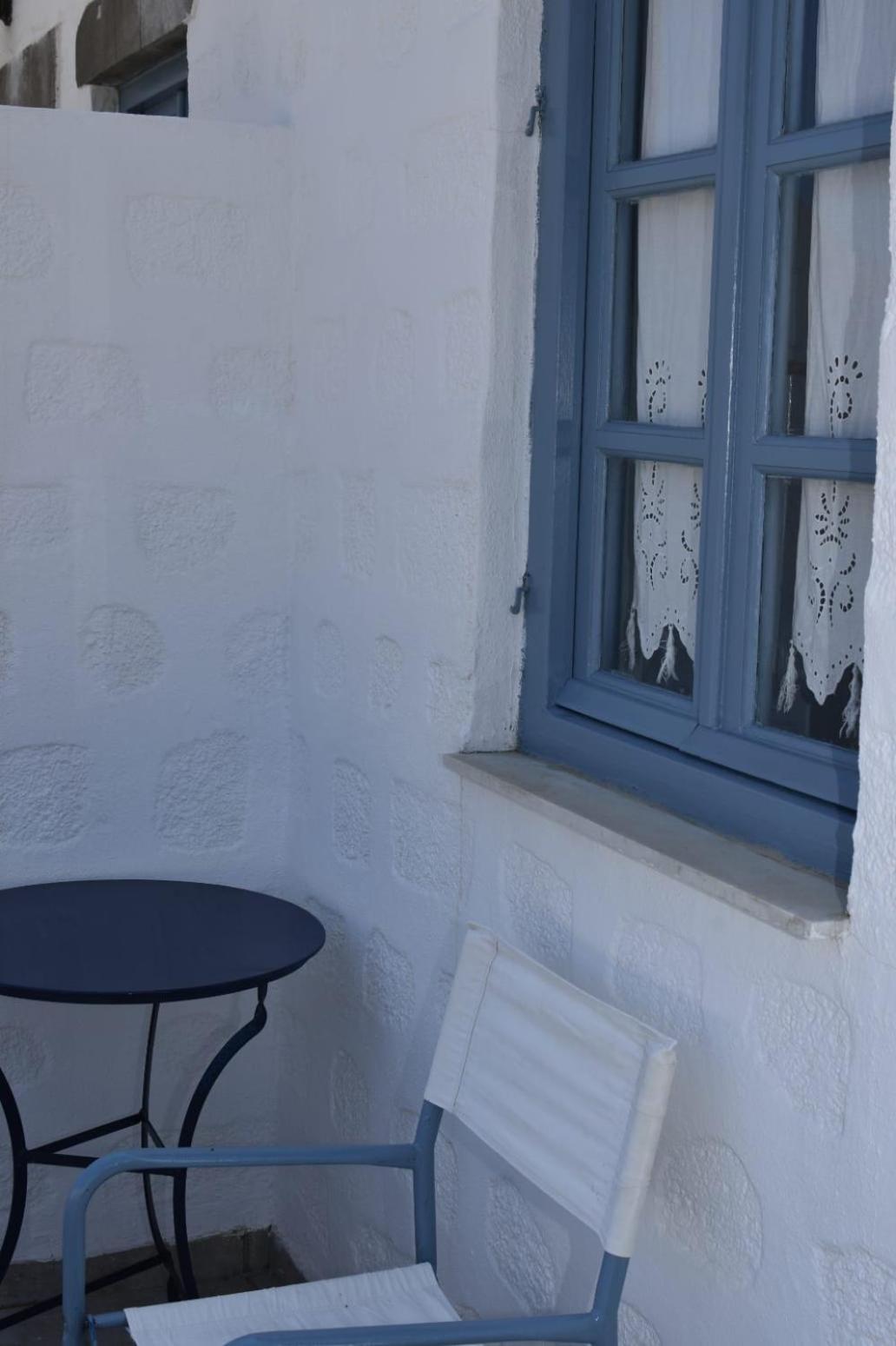 Cute Seafront Escape For 3 Apartment